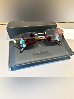 CHANEL Vintage Y2K Rimless Mens Sunglasses – Brown Gradient w/ Gold CC Logo